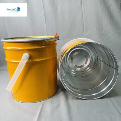 0Metalen emmer met een handvat van 35 mm met een ring van 5 liter.