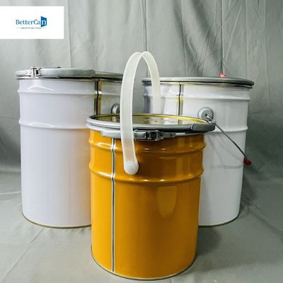 0Metalen emmer met een handvat van 35 mm met een ring van 5 liter.